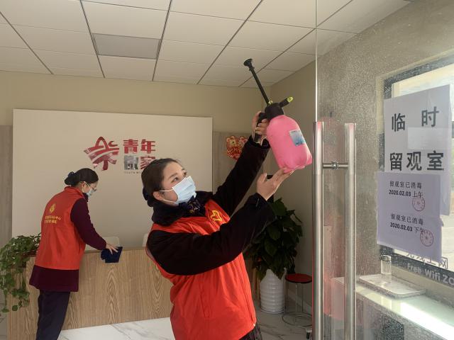 13馬鞍山中心將中心“青年微家”陣地改為臨時(shí)留觀室，青年志愿者定期進(jìn)行場(chǎng)所消毒處理，進(jìn)一步發(fā)揮團(tuán)屬陣地和青年志愿者作用（3）.jpg